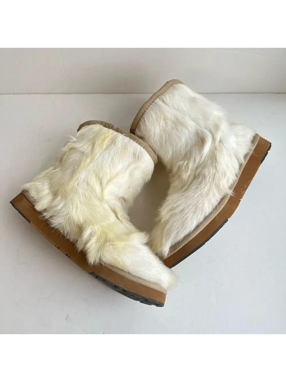 AU&MU White Sheepskin Boots Size 6
